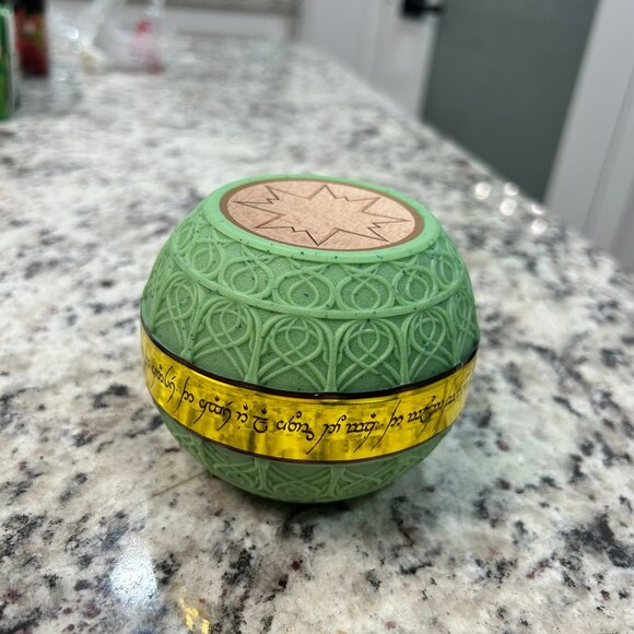 MGA's Miniverse + Make It MIni The Lord of the Rings™ WHITE KNIVES - Picture 6 of 7